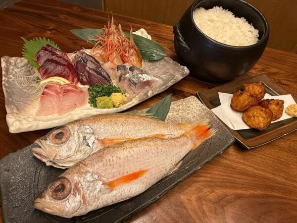 八丁堀の隠れ家で蒸し牡蠣を堪能！中俣酒造 茂助で新鮮魚介と焼酎のマリアージュを体感