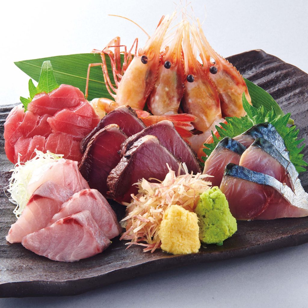 Assortment of XNUMX pieces of sashimi