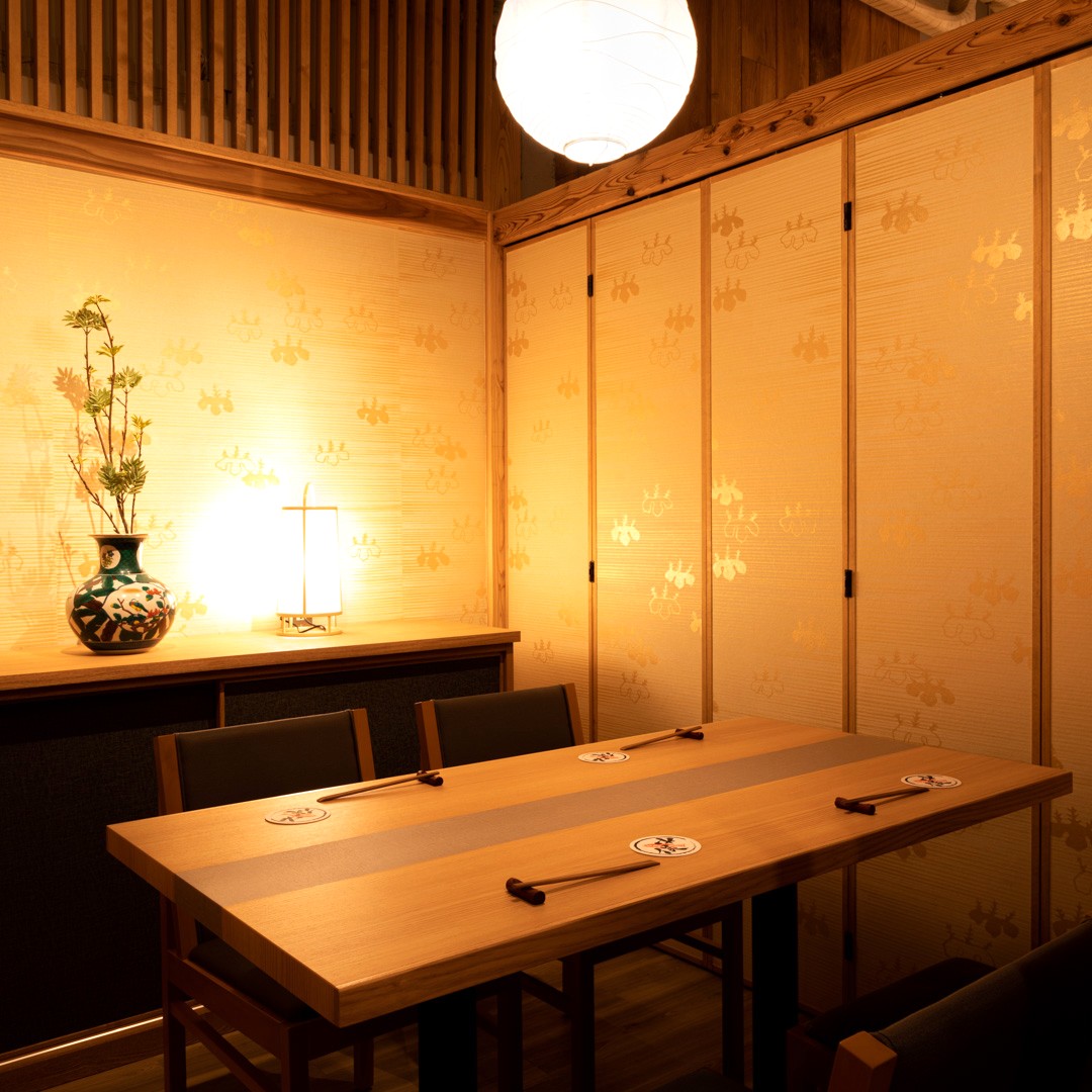 海鮮と焼酎の絶妙なマリアージュ！新橋の居酒屋で飲み会を楽しむ！【公式】のどぐろの中俣新橋 | 個室で”特大” のどぐろ原始焼きを愉しむ