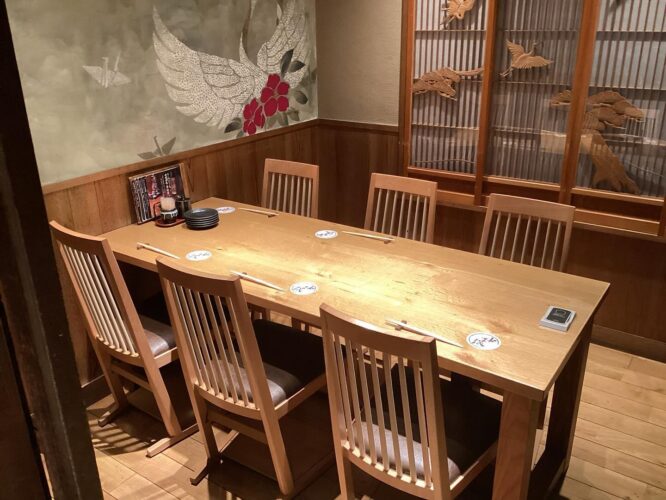 築地で炭火原始焼を味わう…落ち着いた個室席をご用意しています