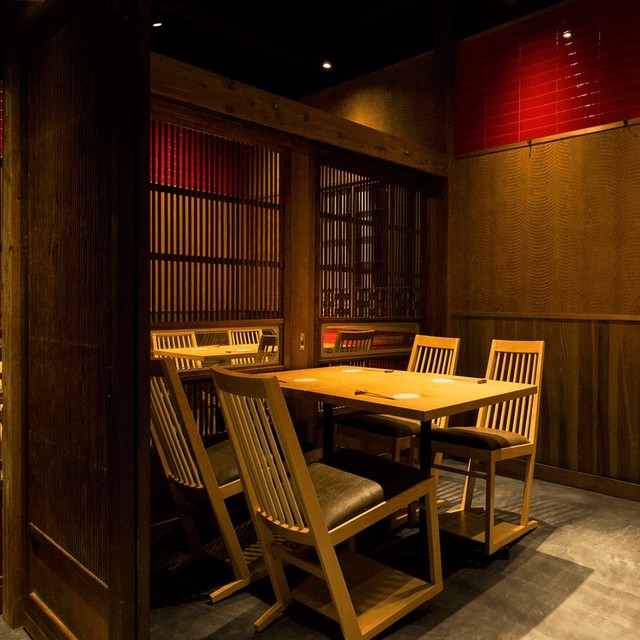 和モダンな個室空間で楽しむ！築地で炭火焼とのどぐろなど海の幸を味わう