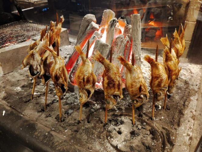 八丁堀で味わう新鮮なお刺身や伝統のどぐろ原始焼きで充実の宴会をお楽しみください